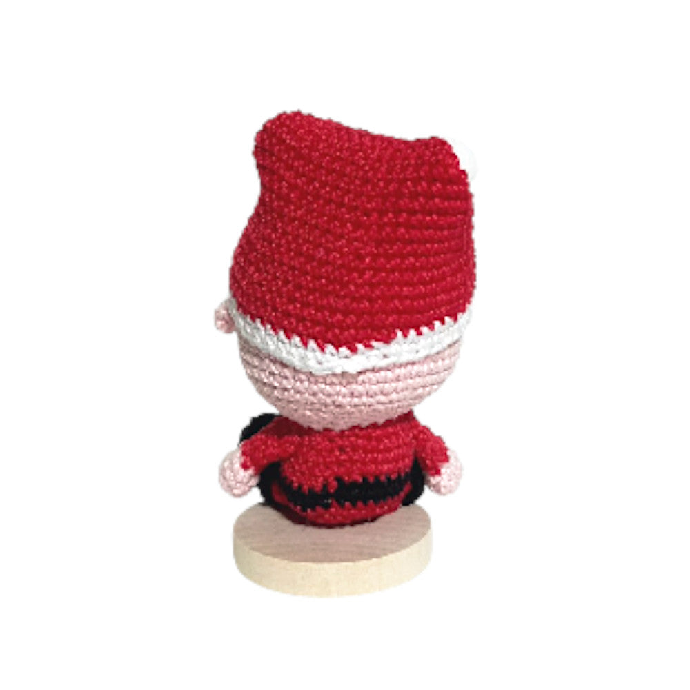 Amigurumi Babbo Natale rosso seduto ad uncinetto 8x12 cm