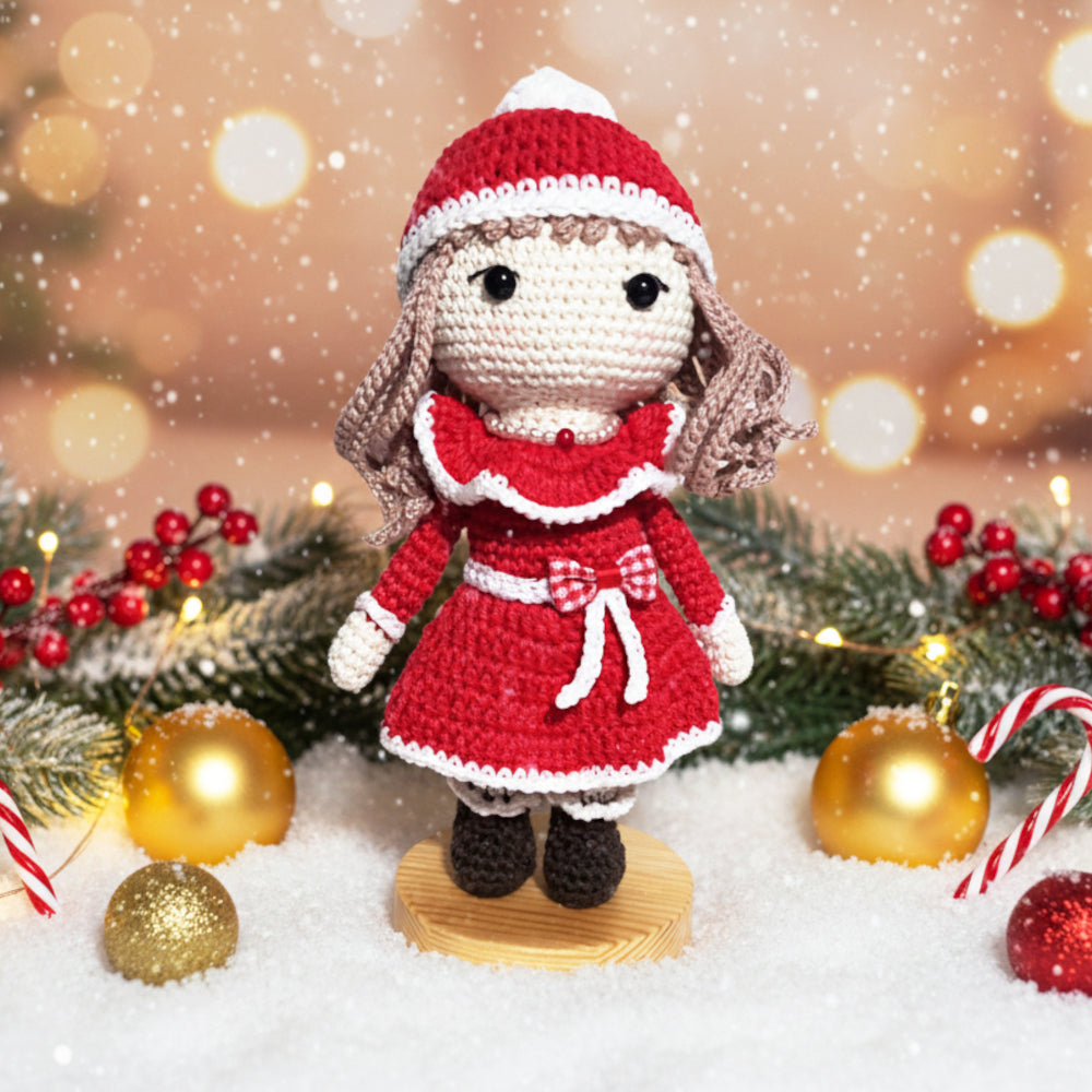 Amigurumi Bambola di Natale con perle ad uncinetto 21 cm