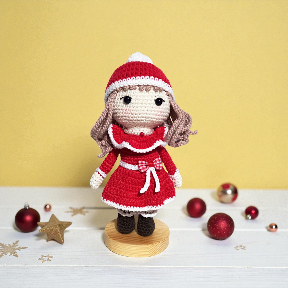 Amigurumi Bambola di Natale con perle ad uncinetto 21 cm