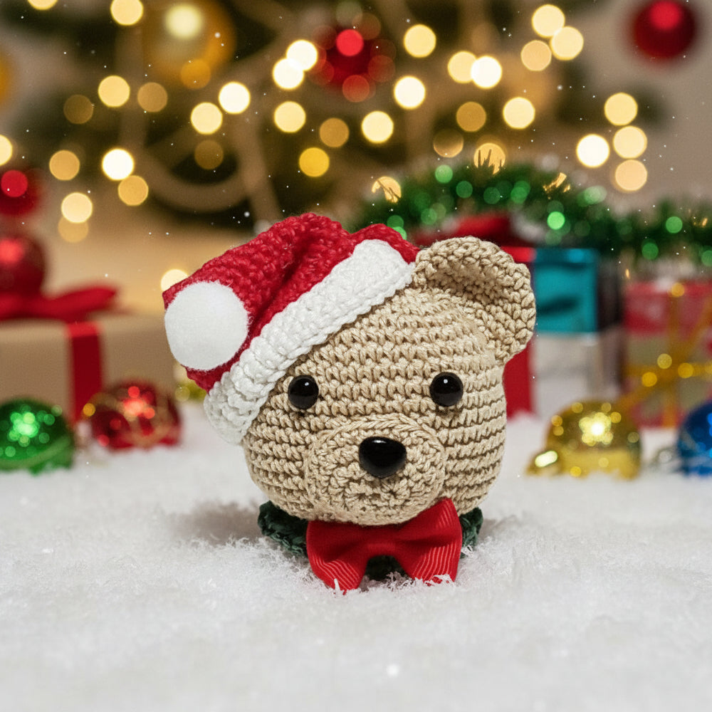 Amigurumi Palla di Natale Orsetto beige ad uncinetto 9x11 cm