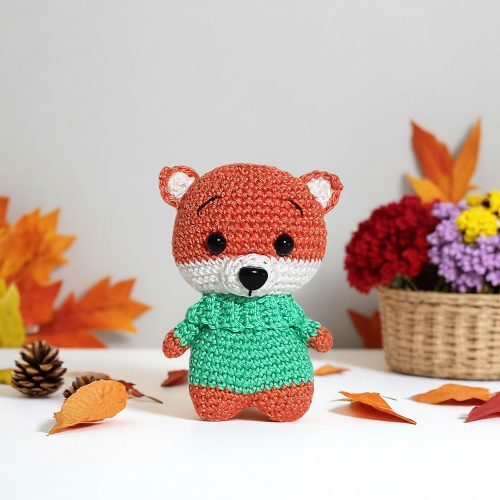 Amigurumi Volpe con maglione verde ad uncinetto 10 cm