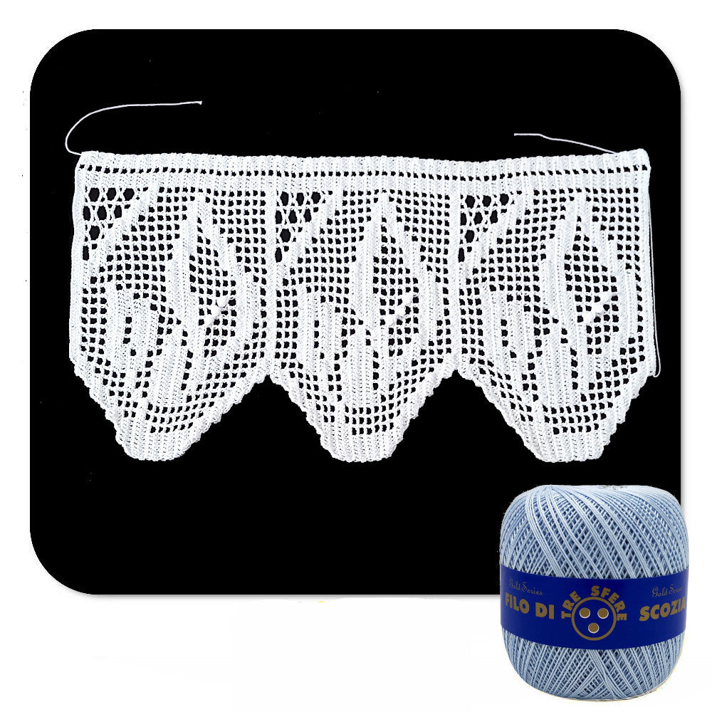 Bordo filet celeste con fiori ad uncinetto 17 cm x 55 cm