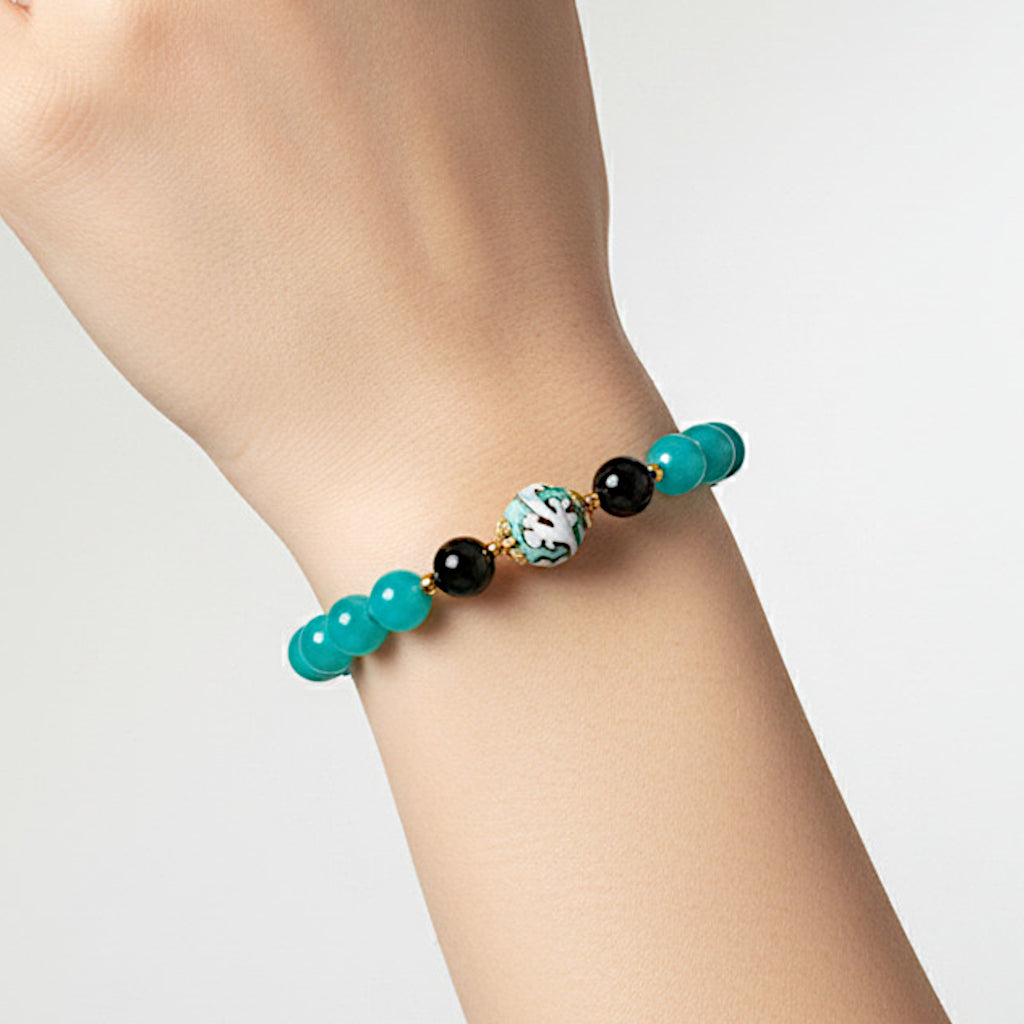 Bracciale Atena in agata verde-acqua e perla in ceramica di Caltagirone