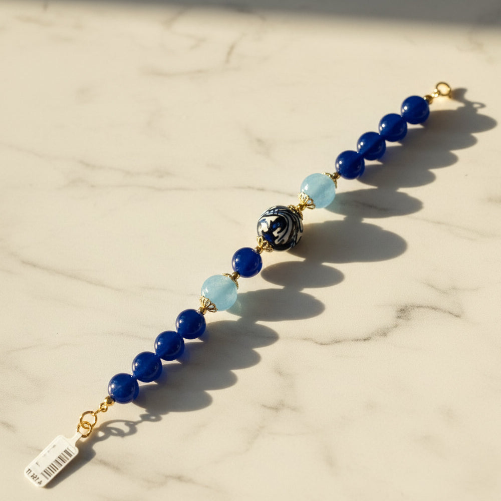 Bracciale Carini in agata blu angelite e perla in ceramica di Caltagirone