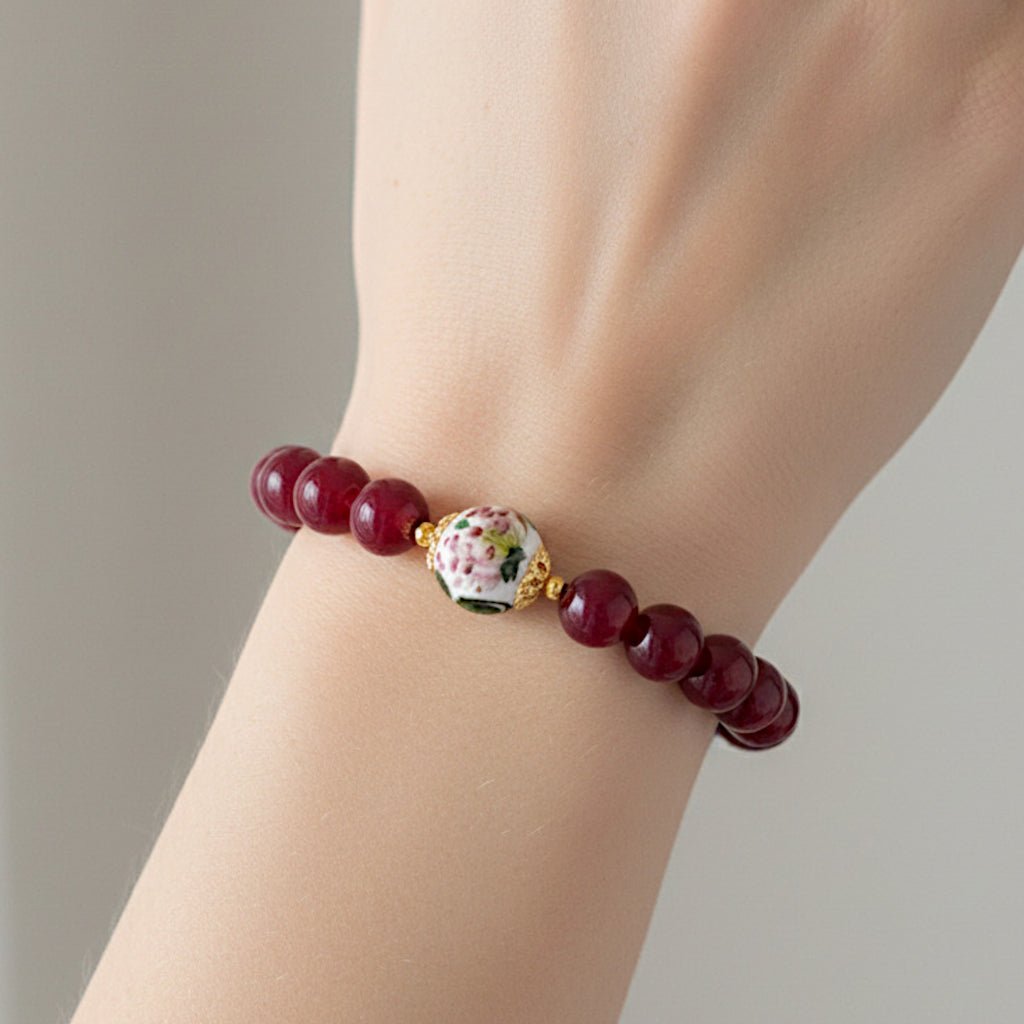 Bracciale Clizia in agata bordeaux e perla in ceramica di Caltagirone