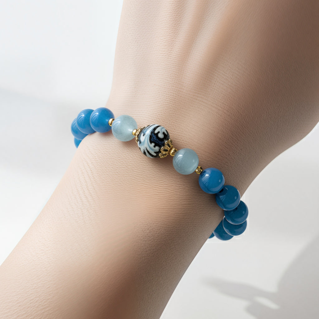 Bracciale Erinni in agata azzurra e perla in ceramica di Caltagirone