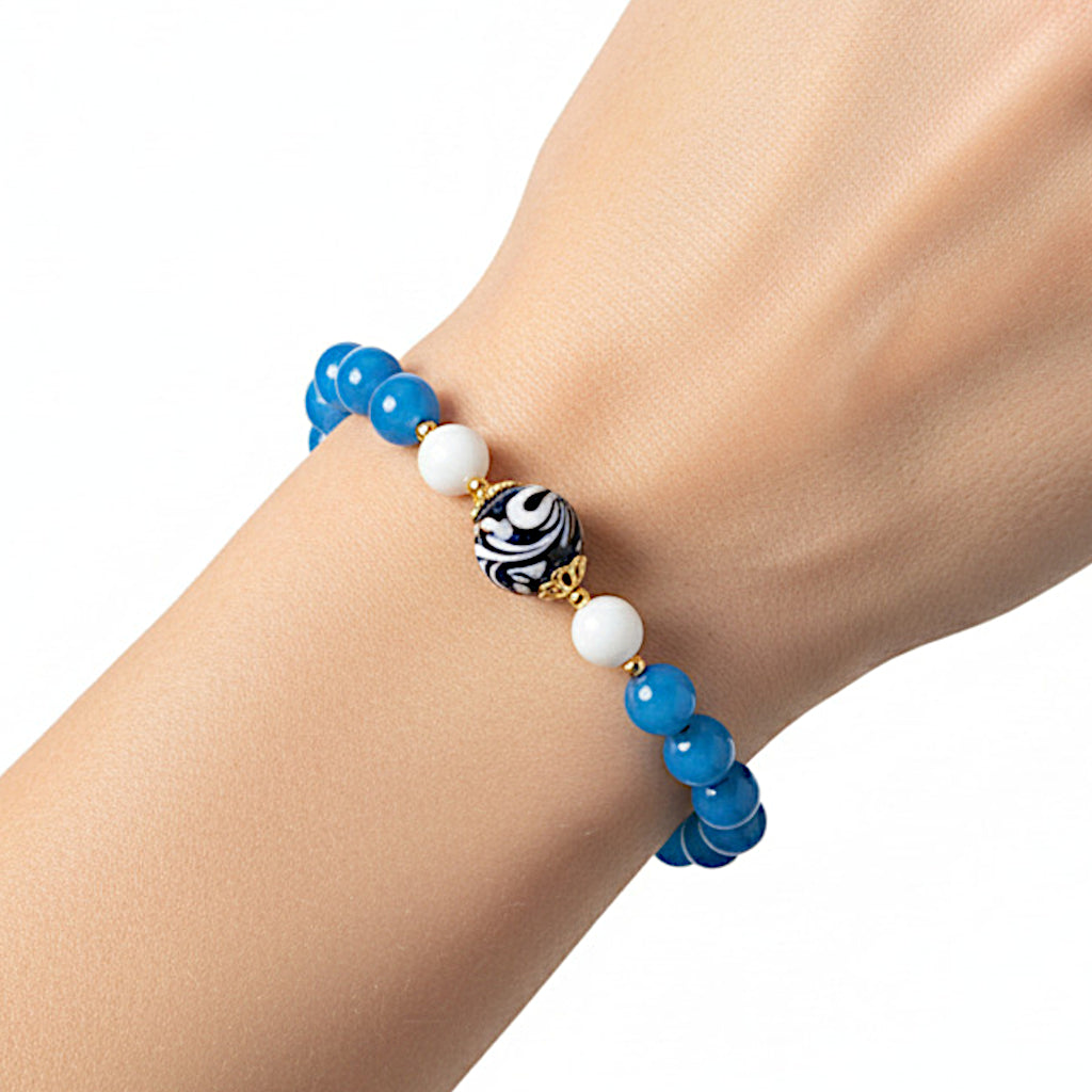 Bracciale Makari in agata azzurra e perla in ceramica di Caltagirone
