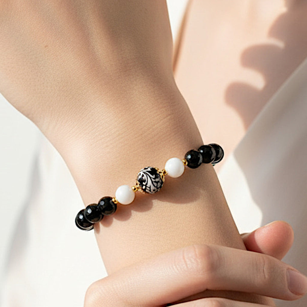 Bracciale Nike in pietre dure onice e perla in ceramica di Caltagirone