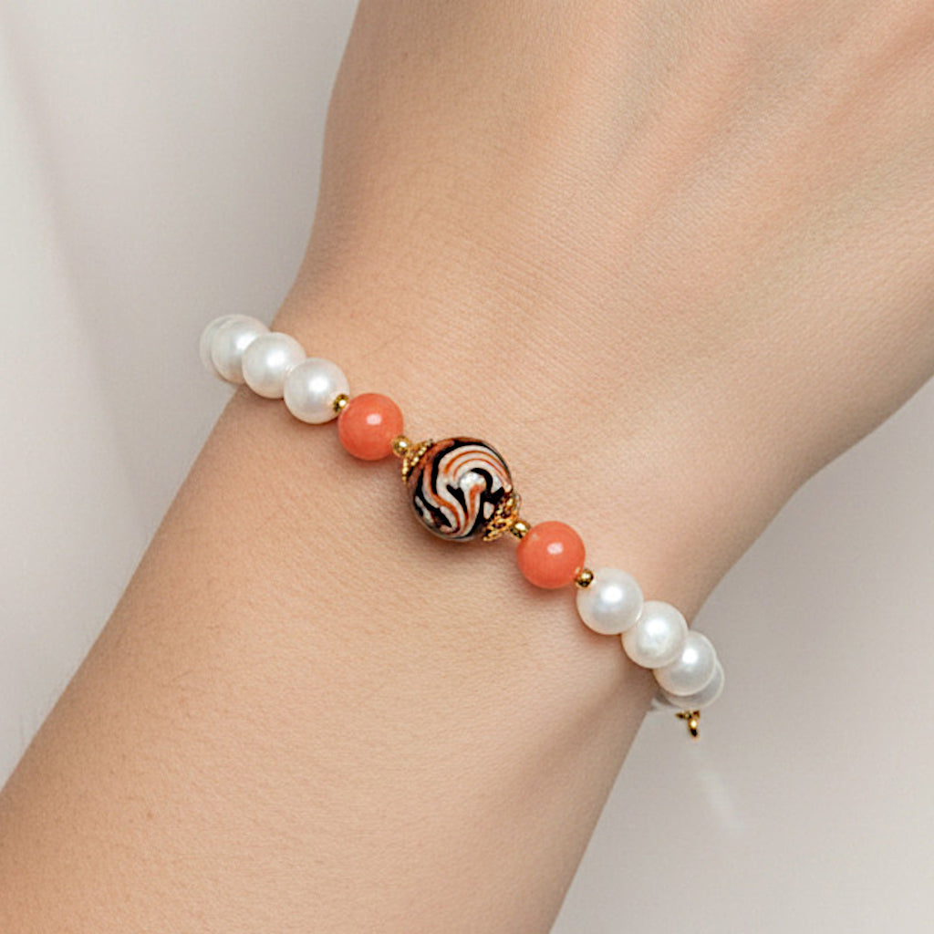 Bracciale Ribera in agata bianca con perla in ceramica di Caltagirone