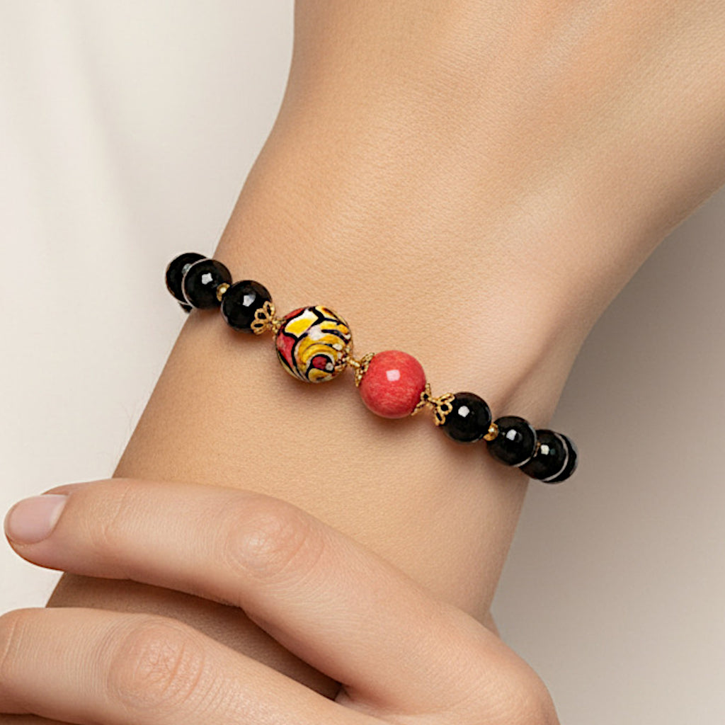 Bracciale Trapani in pietre dure onice e perle in ceramica di Caltagirone