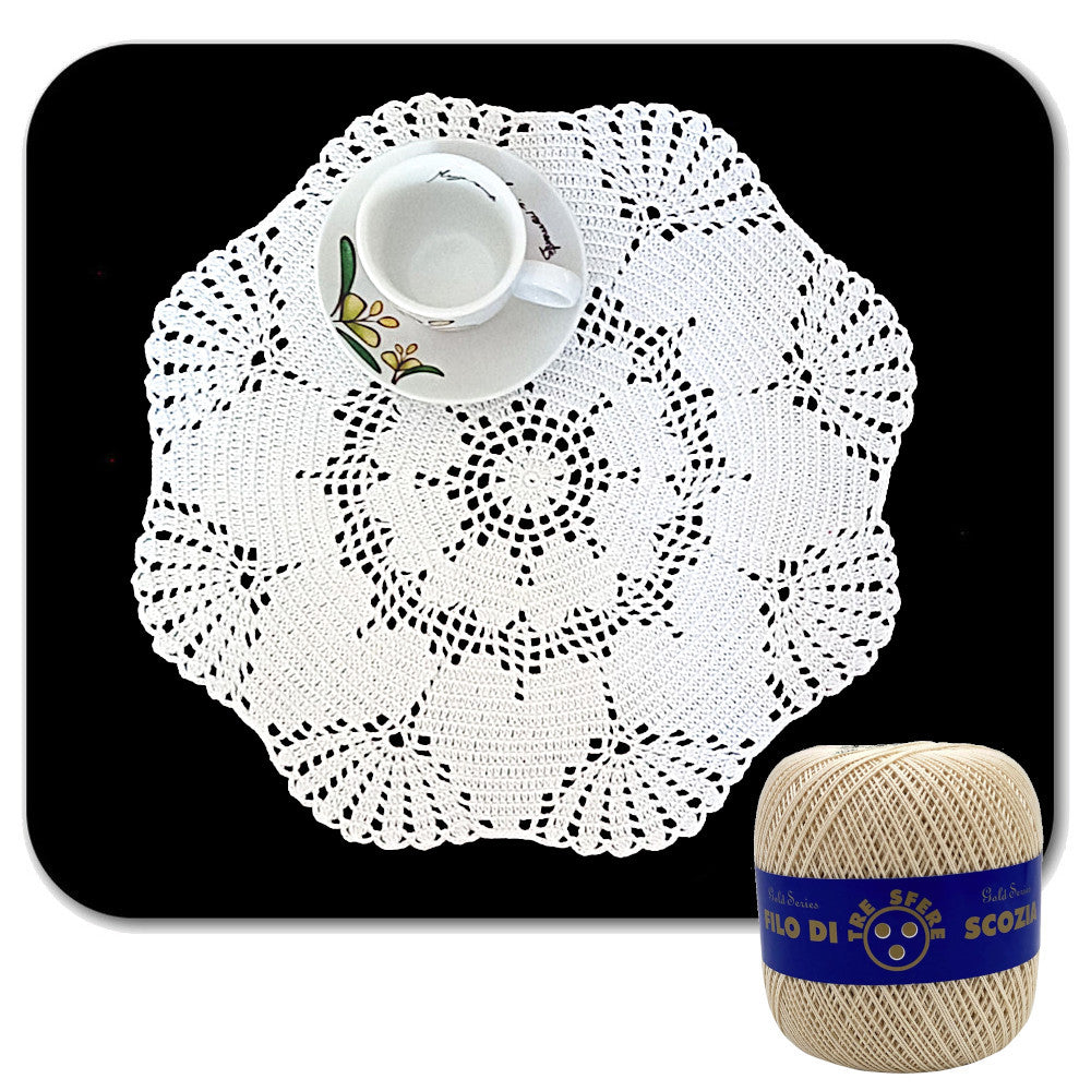 Centrino beige rotondo con cuori ad uncinetto 34 cm