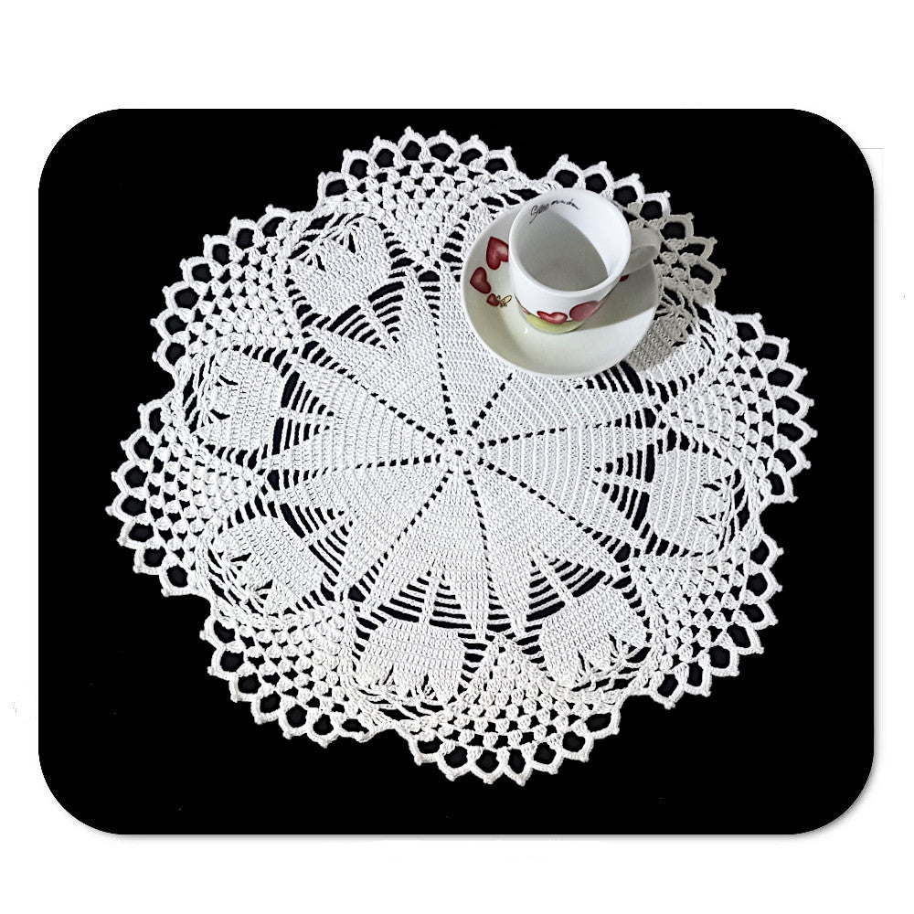 Centrino bianco con tulipani ad uncinetto 40 cm