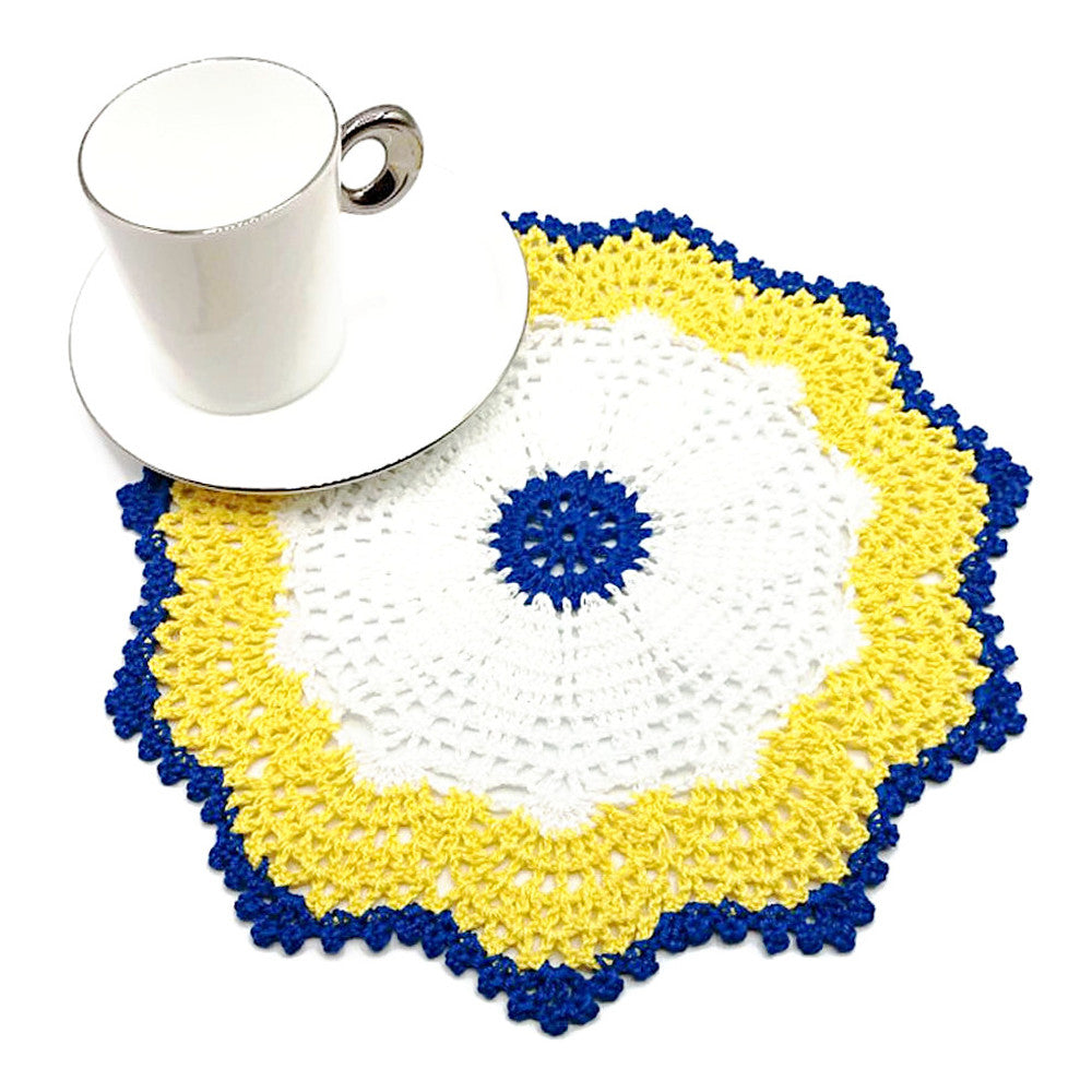 Centrino bianco giallo e blu rotondo ad uncinetto 23 cm