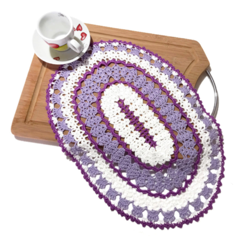 Centrino bianco lilla e viola ovale ad uncinetto 38x28 cm