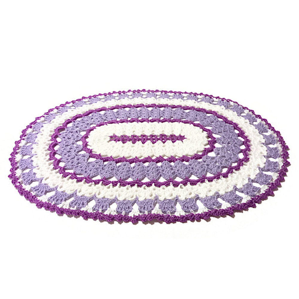 Centrino bianco lilla e viola ovale ad uncinetto 38x28 cm