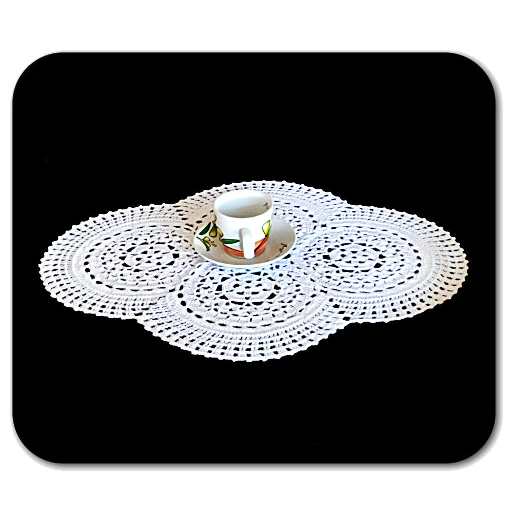 Centrino bianco ovale ad uncinetto in cotone 48x37 cm