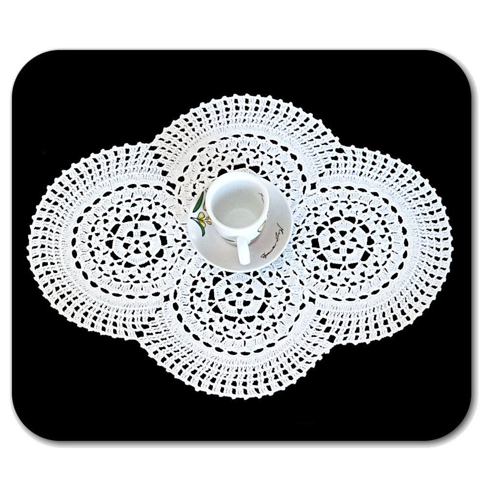 Centrino bianco ovale ad uncinetto in cotone 48x37 cm