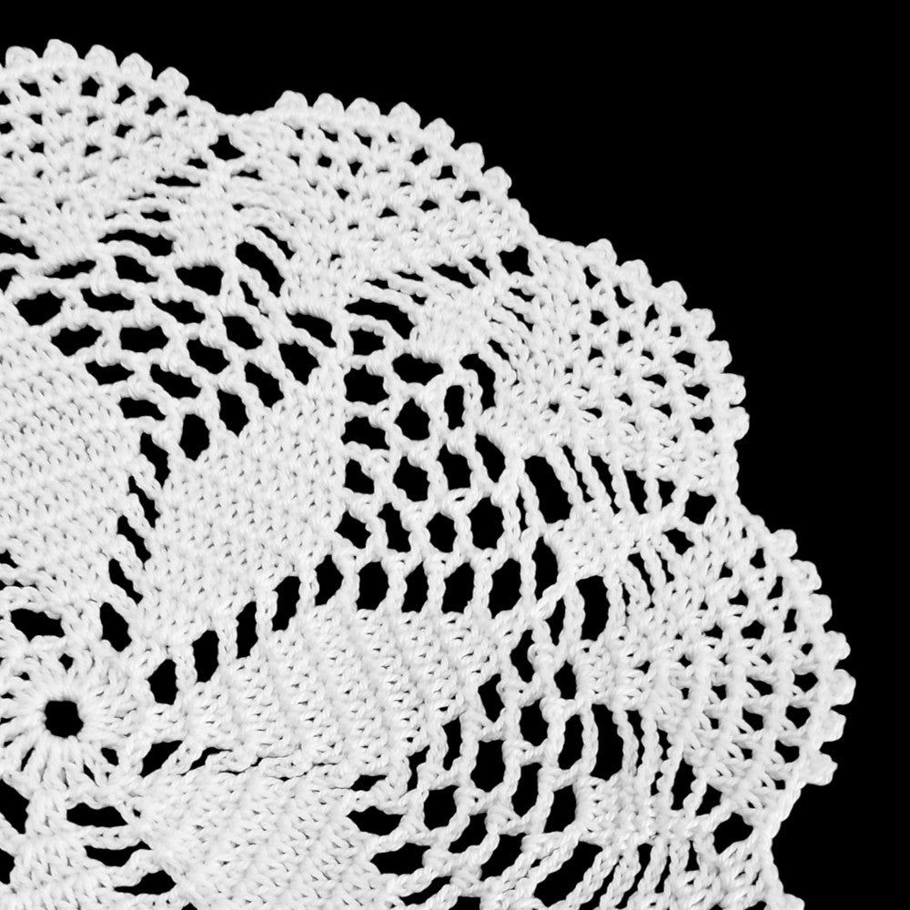 Centrino bianco rotondo ad uncinetto in cotone 22 cm