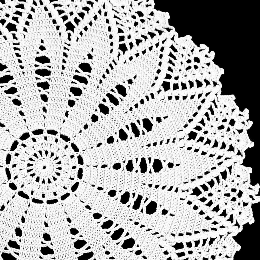 Centrino bianco rotondo ad uncinetto in cotone 37 cm