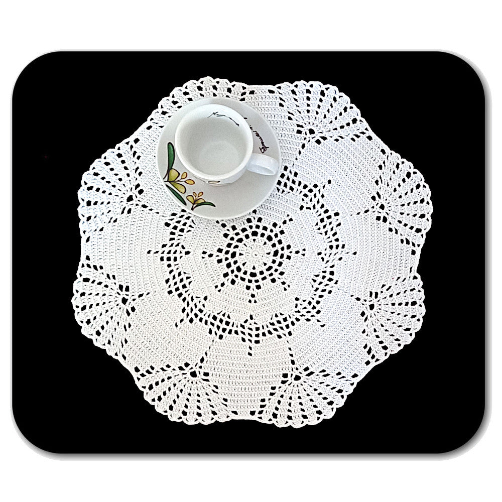 Centrino bianco rotondo con cuori ad uncinetto 34 cm