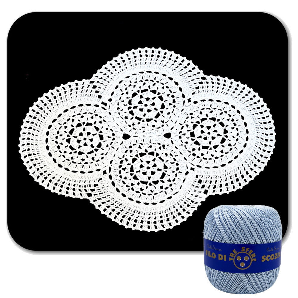 Centrino celeste ovale ad uncinetto in cotone 48x37 cm