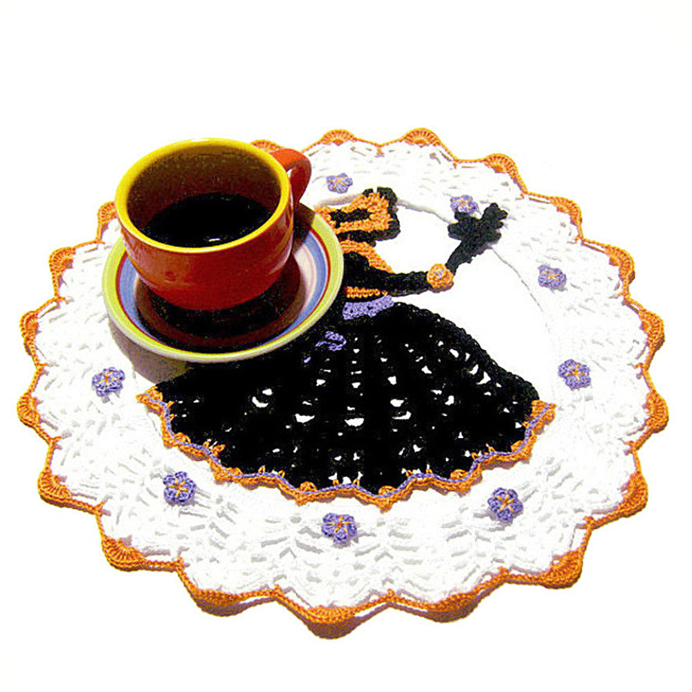 Centrino di Halloween bianco con strega nera ad uncinetto 29 cm