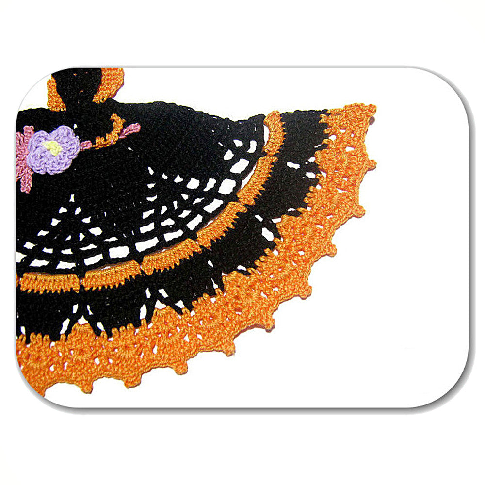Centrino di Halloween strega nera ad uncinetto 26x20 cm