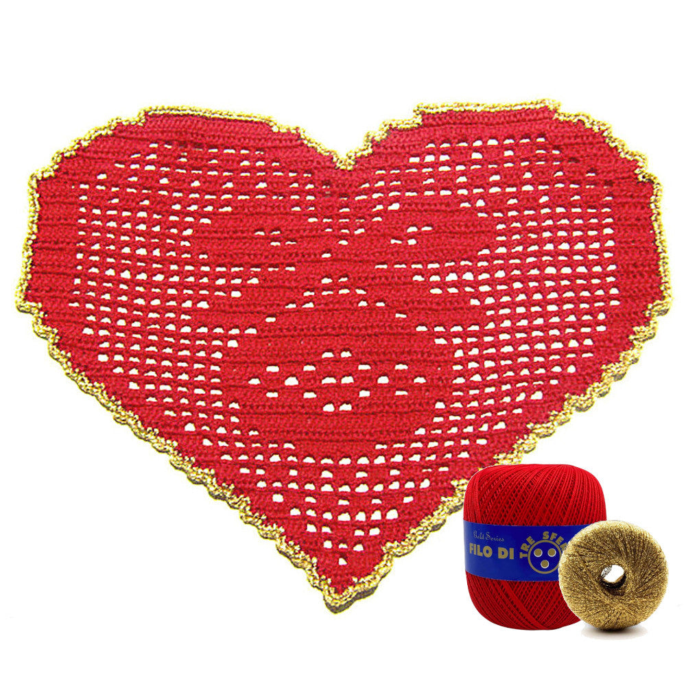 Centrino di Natale rosso e oro con pallina ad uncinetto 29x19 cm