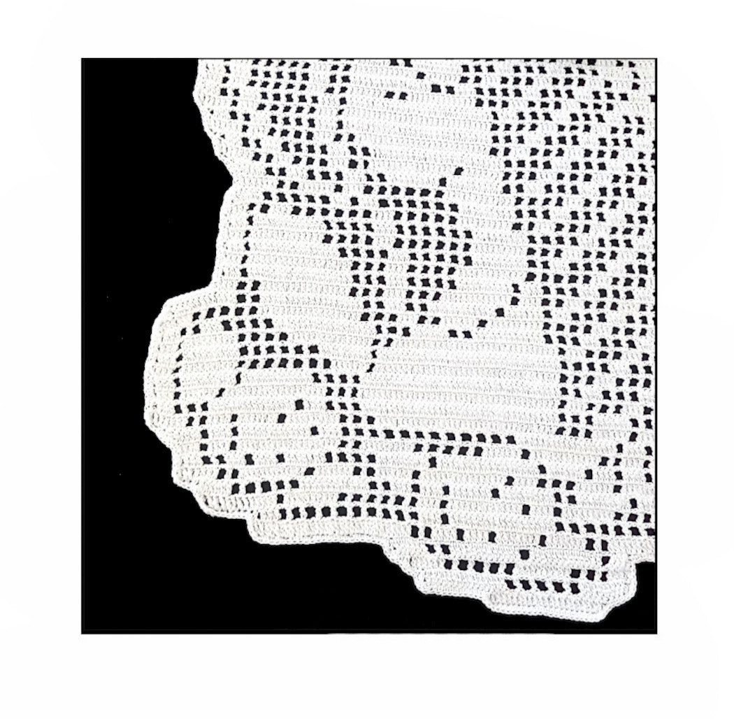 Centrino filet bianco Madonna che prega ad uncinetto 28x32 cm