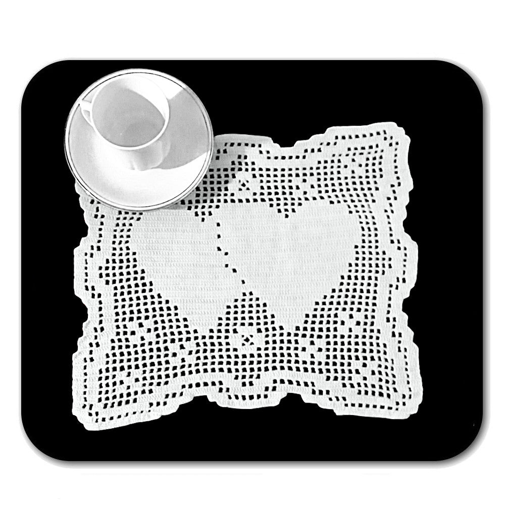 Centrino filet bianco con cuori ad uncinetto in cotone 27x23 cm