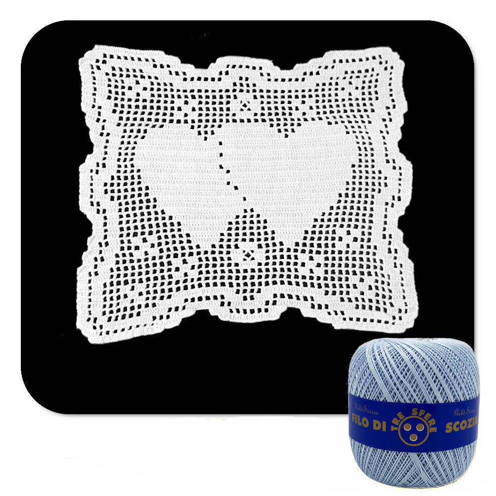 Centrino filet celeste con cuori ad uncinetto in cotone 27x23 cm