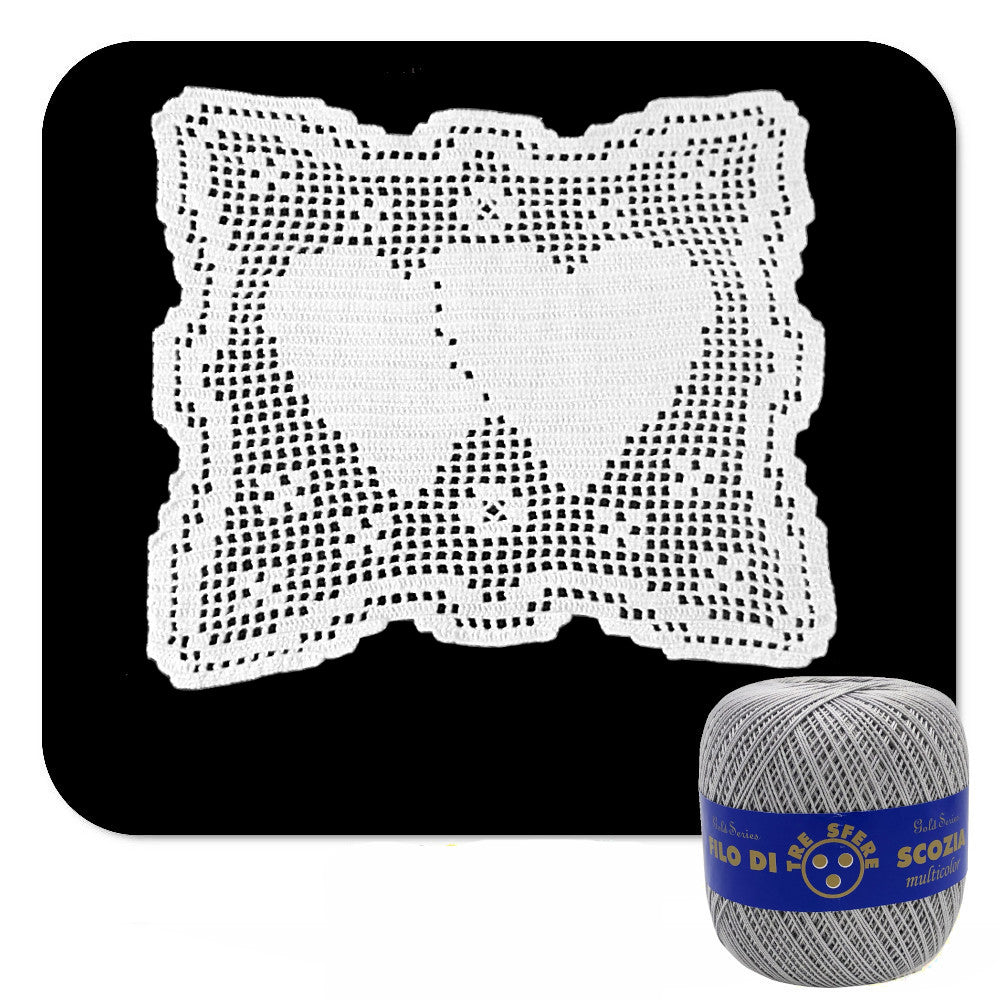 Centrino filet grigio chiaro con cuori ad uncinetto in cotone 27x23 cm
