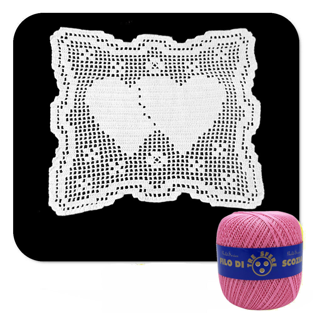 Centrino filet rosa scuro con cuori ad uncinetto in cotone 27x23 cm