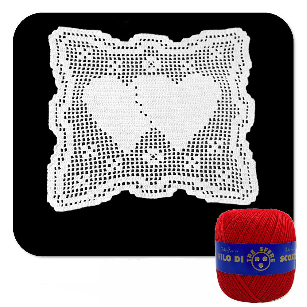 Centrino filet rosso con cuori ad uncinetto in cotone 27x23 cm