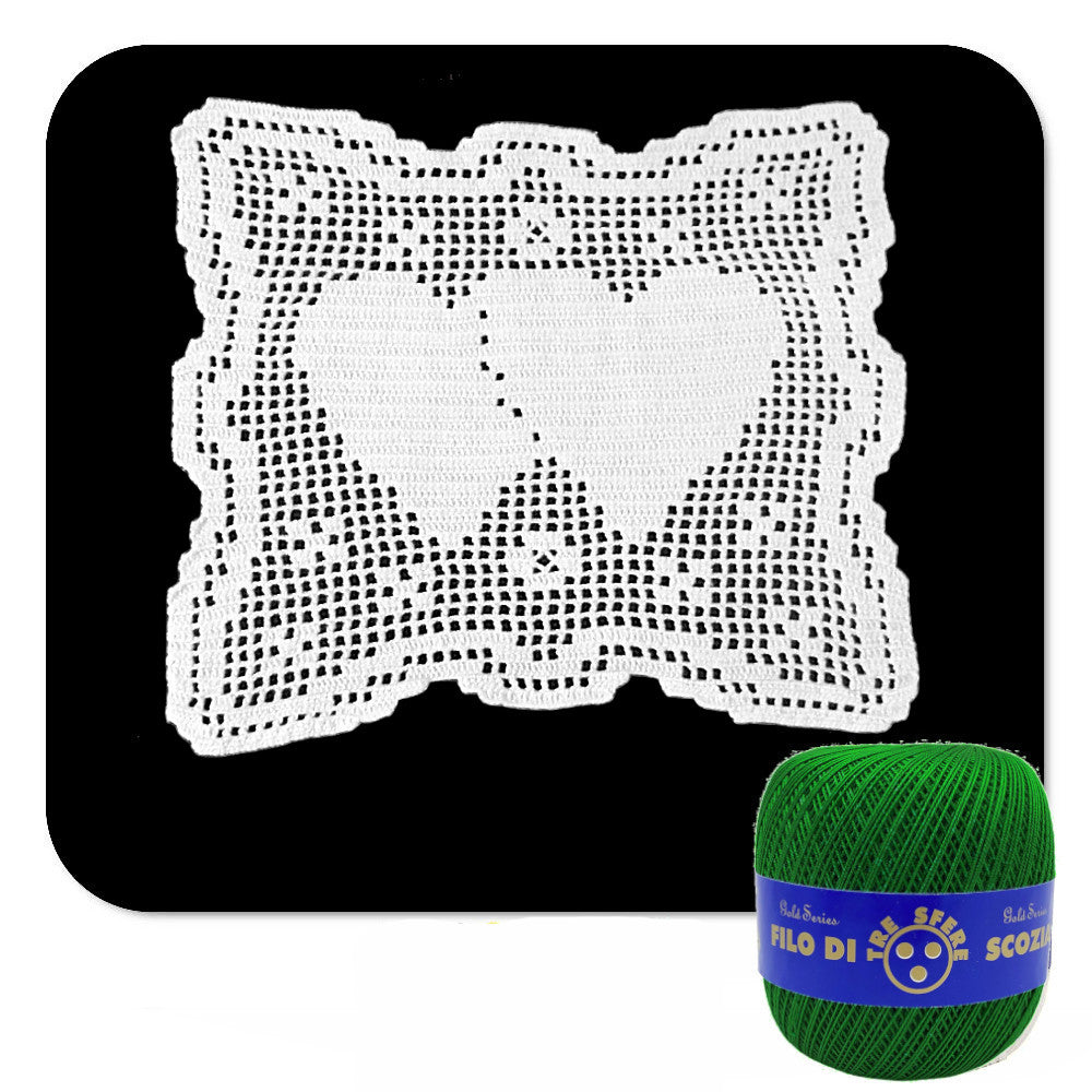 Centrino filet verde con cuori ad uncinetto in cotone 27x23 cm