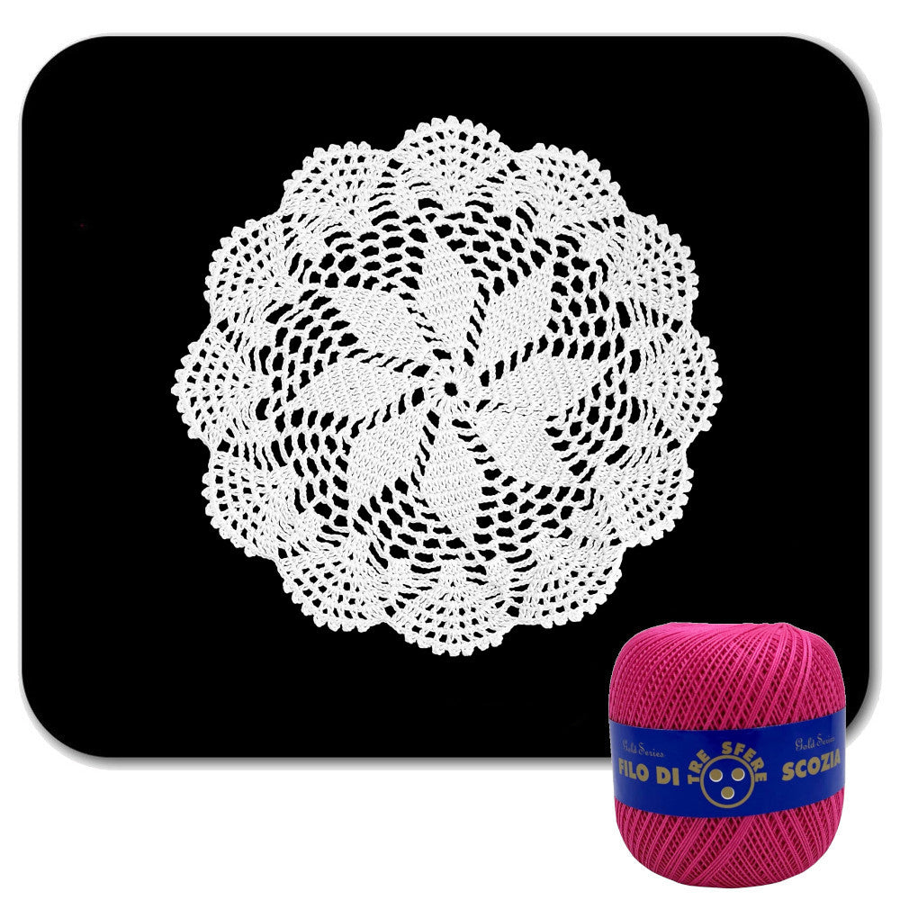 Centrino fucsia rotondo ad uncinetto in cotone 22 cm