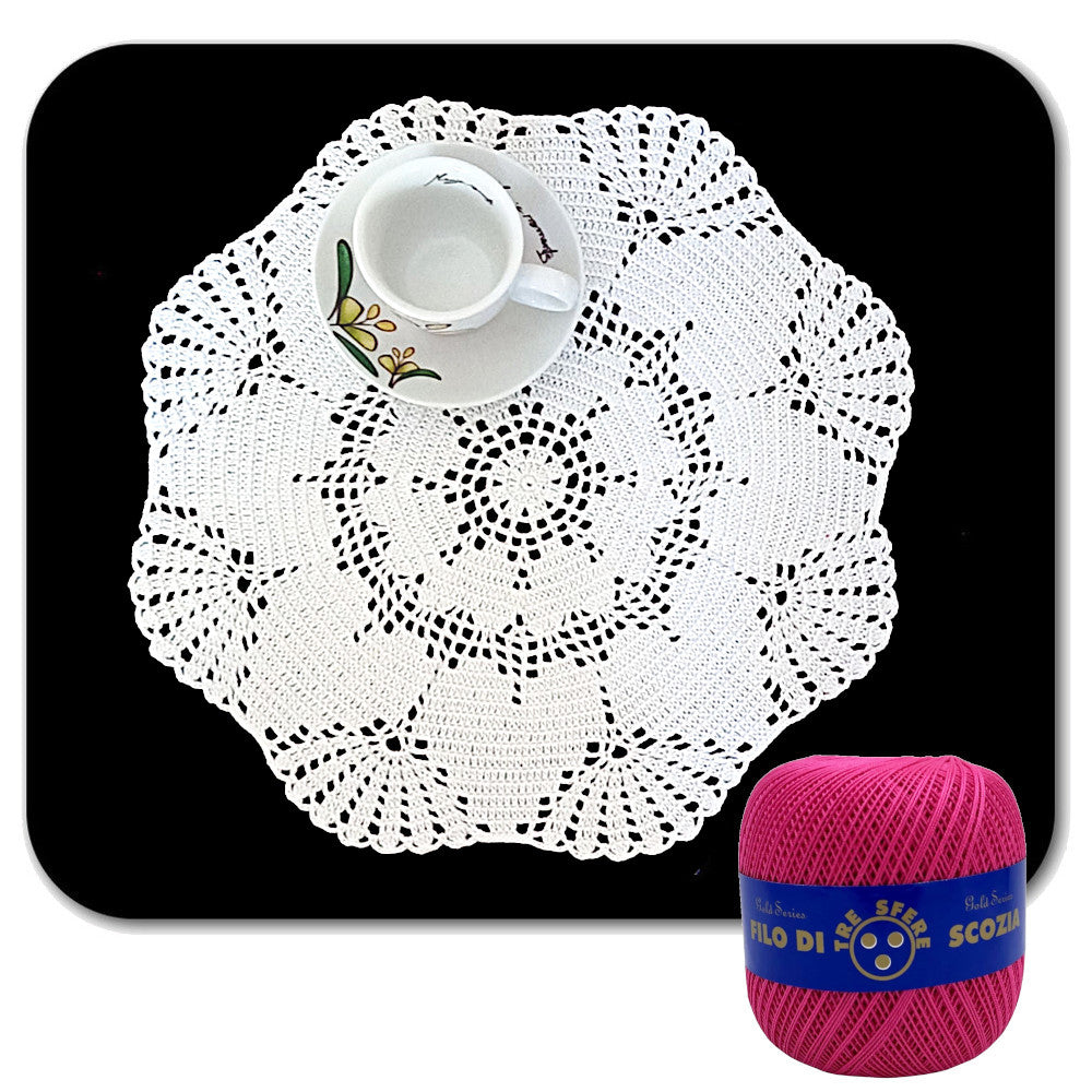 Centrino fucsia rotondo con cuori ad uncinetto 34 cm