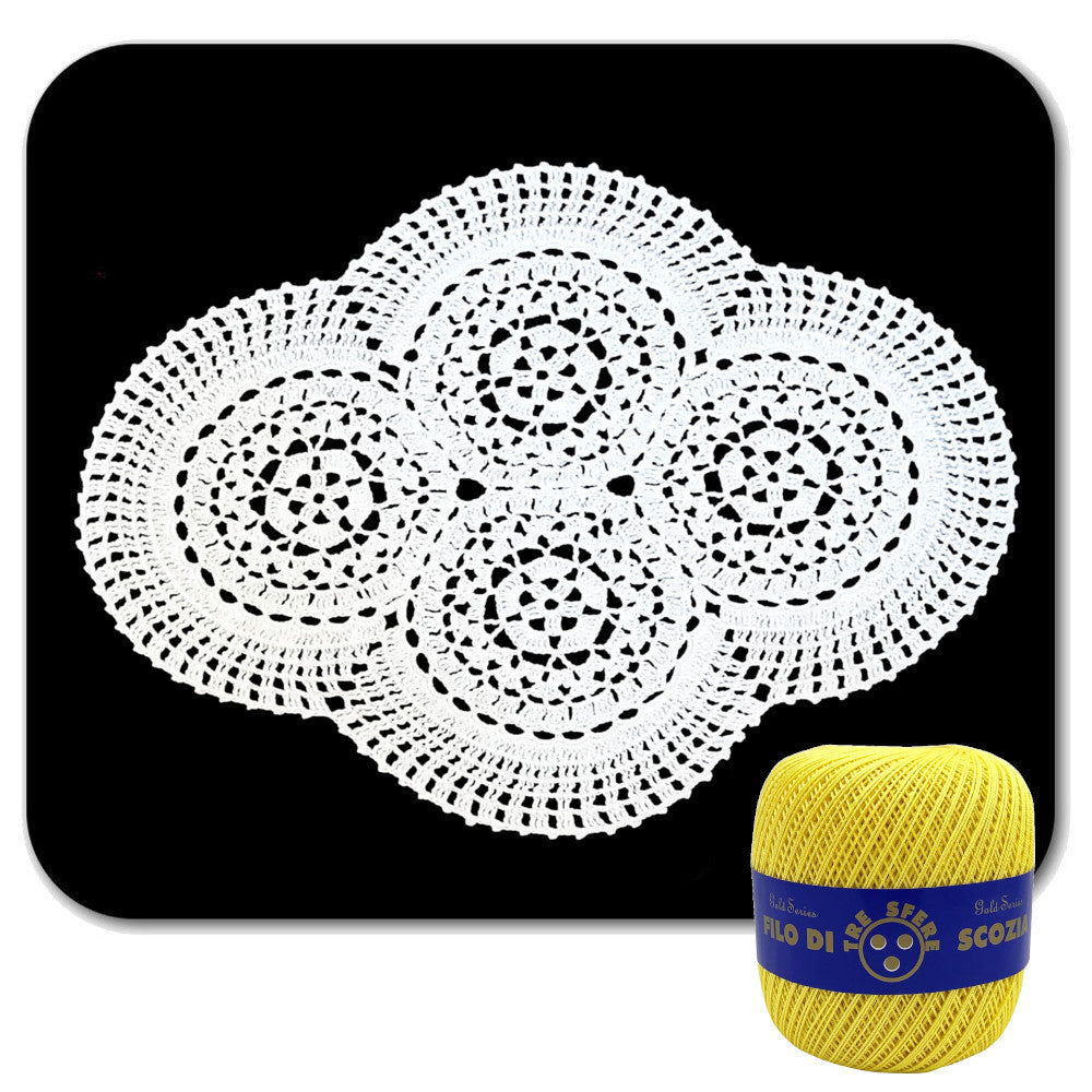 Centrino giallo ovale ad uncinetto in cotone 48x37 cm