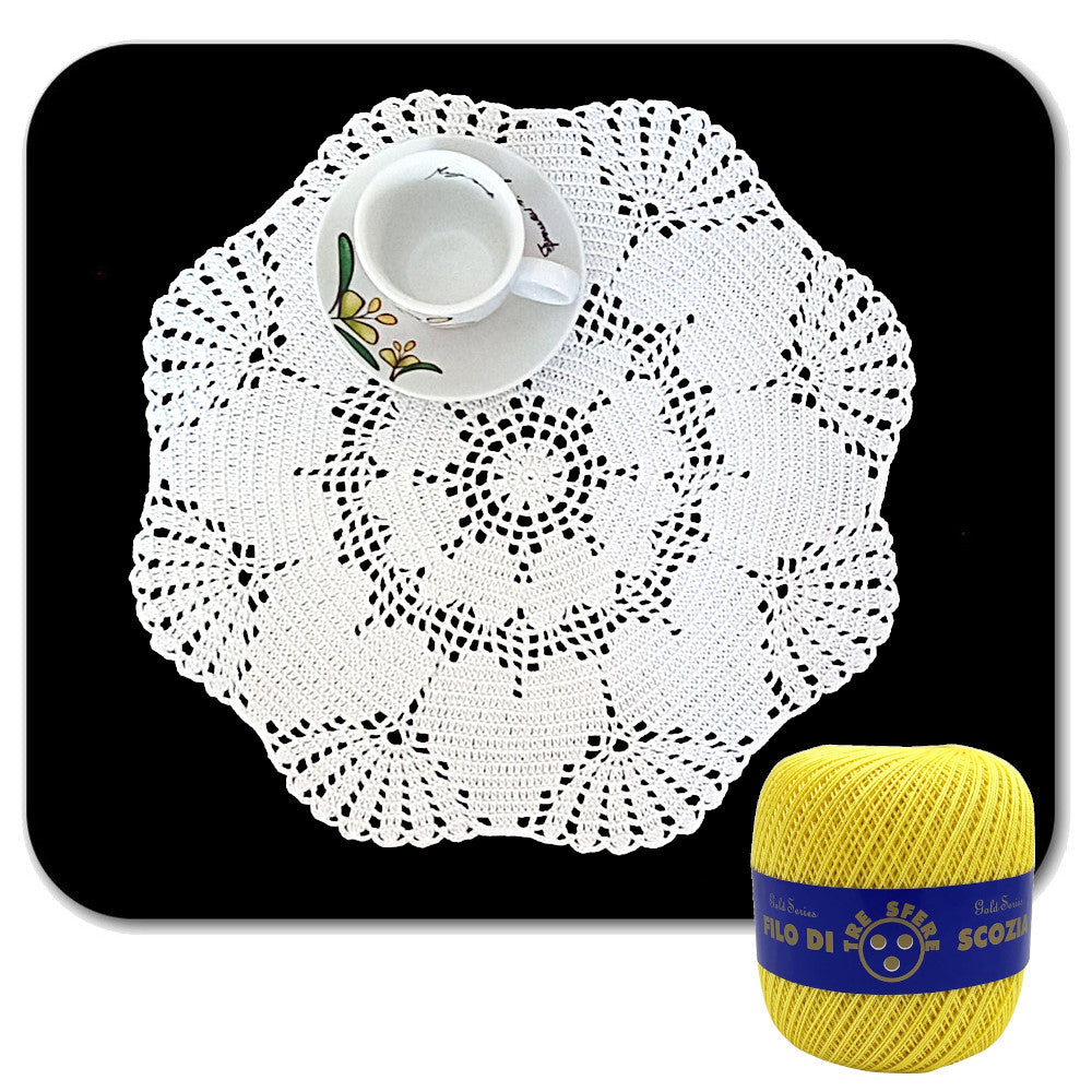 Centrino giallo rotondo con cuori ad uncinetto 34 cm