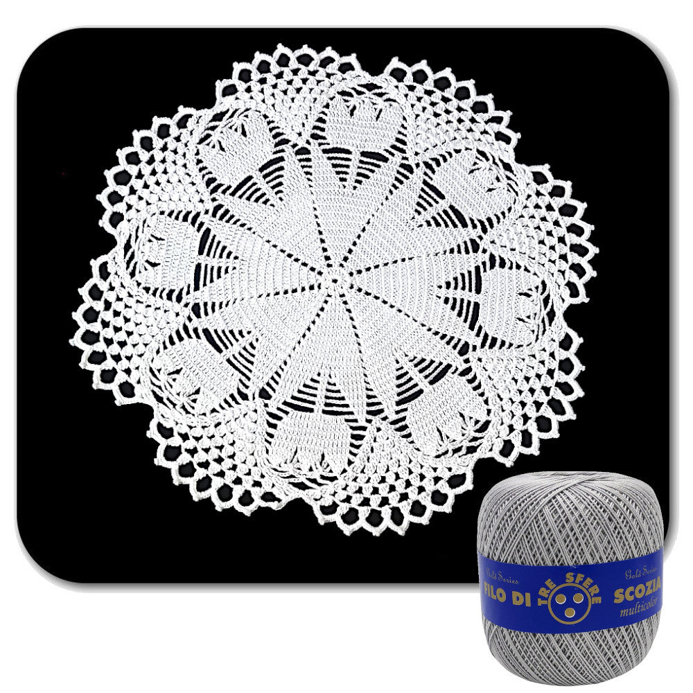 Centrino grigio chiaro con tulipani ad uncinetto 40 cm