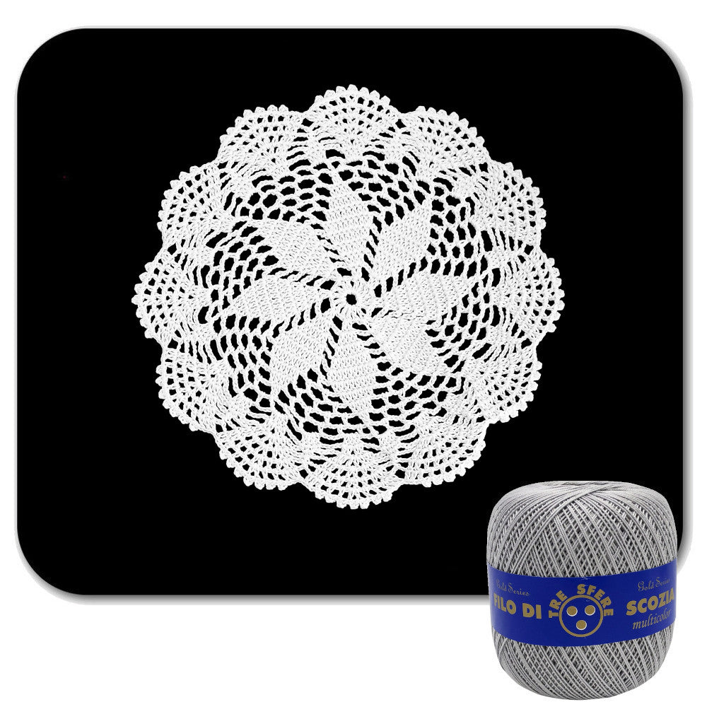 Centrino grigio chiaro rotondo ad uncinetto in cotone 22 cm