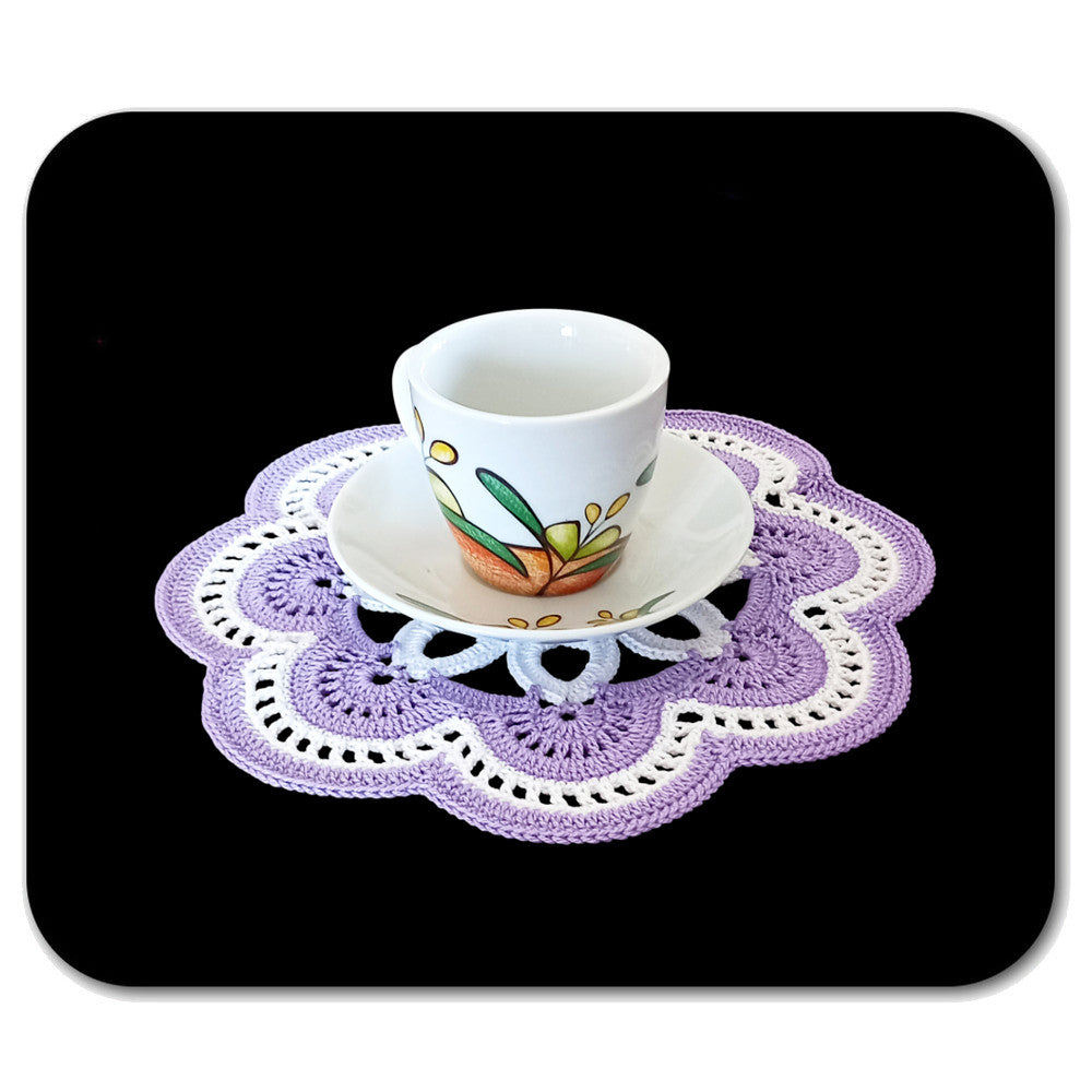 Centrino lilla e bianco rotondo ad uncinetto 22 cm