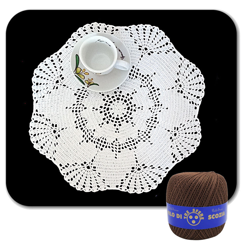 Centrino marrone rotondo con cuori ad uncinetto 34 cm