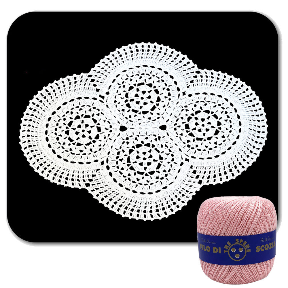 Centrino rosa chiaro ovale ad uncinetto in cotone 48x37 cm