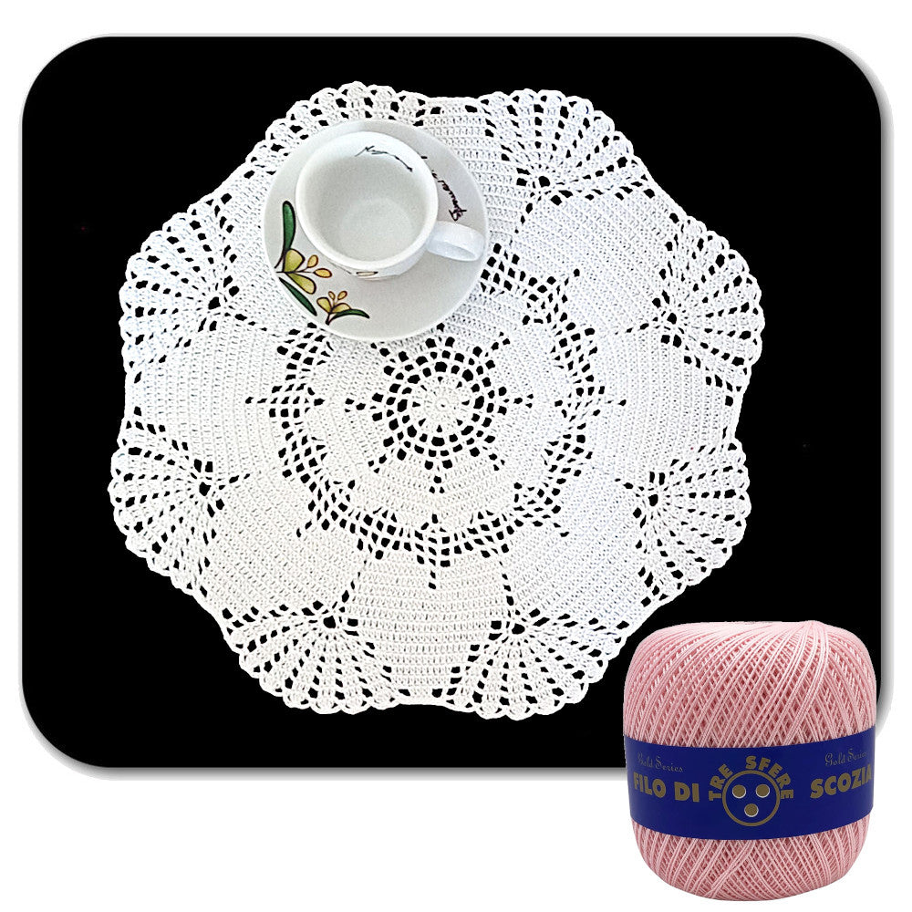 Centrino rosa chiaro rotondo con cuori ad uncinetto 34 cm