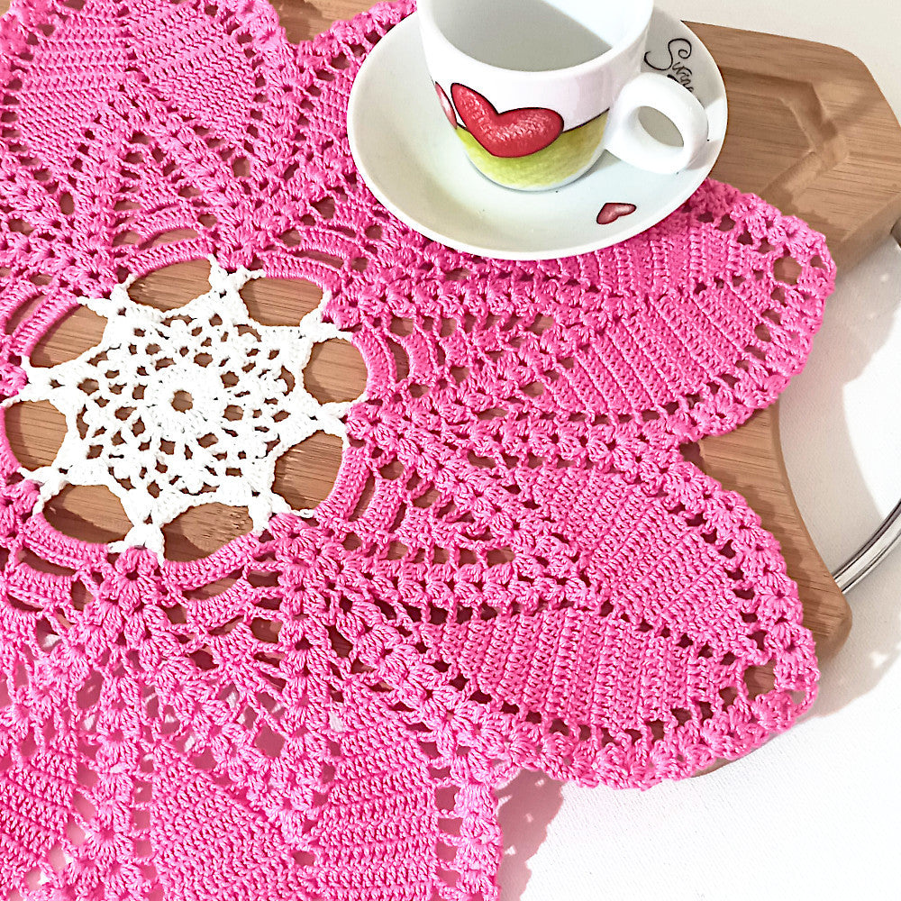 Centrino rosa scuro e bianco rotondo ad uncinetto 37 cm