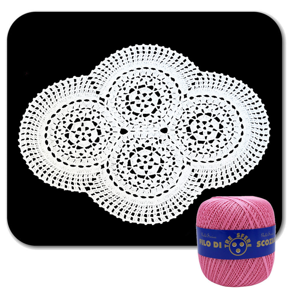 Centrino rosa scuro ovale ad uncinetto in cotone 48x37 cm