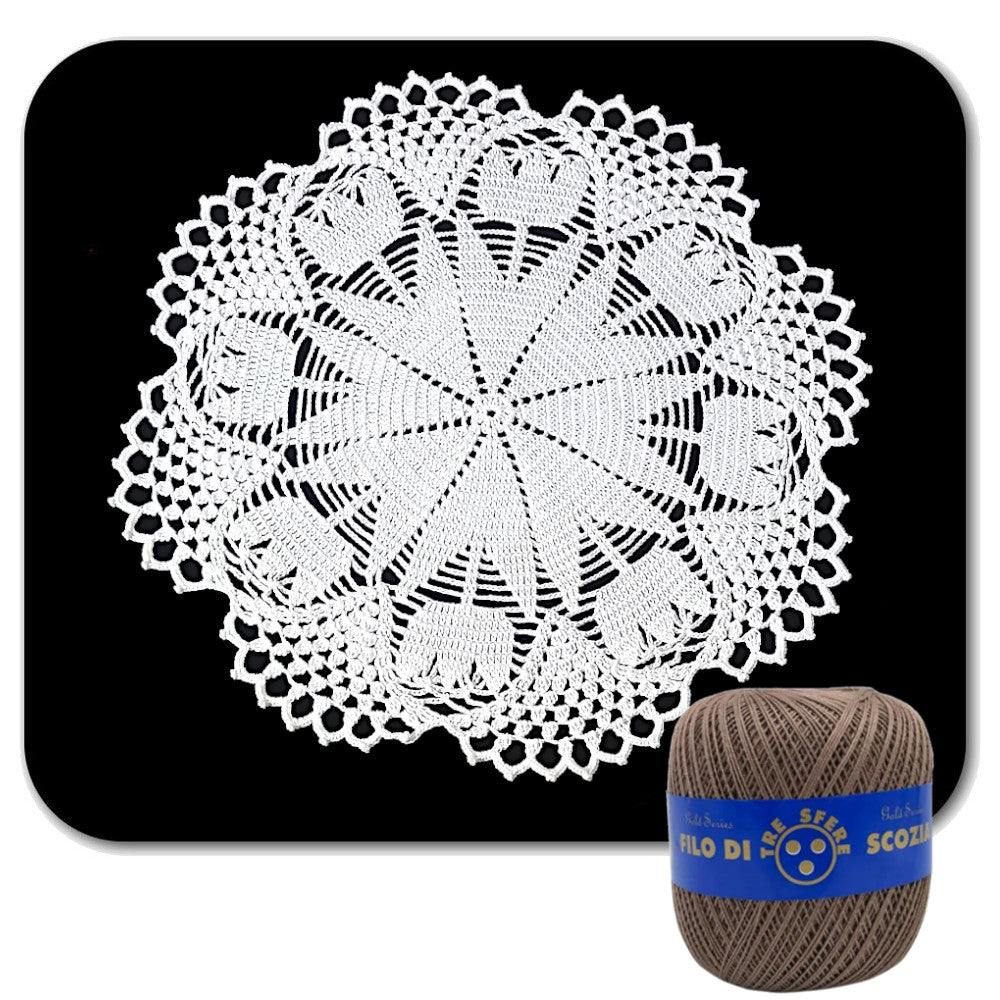 Centrino tortora con tulipani ad uncinetto 40 cm