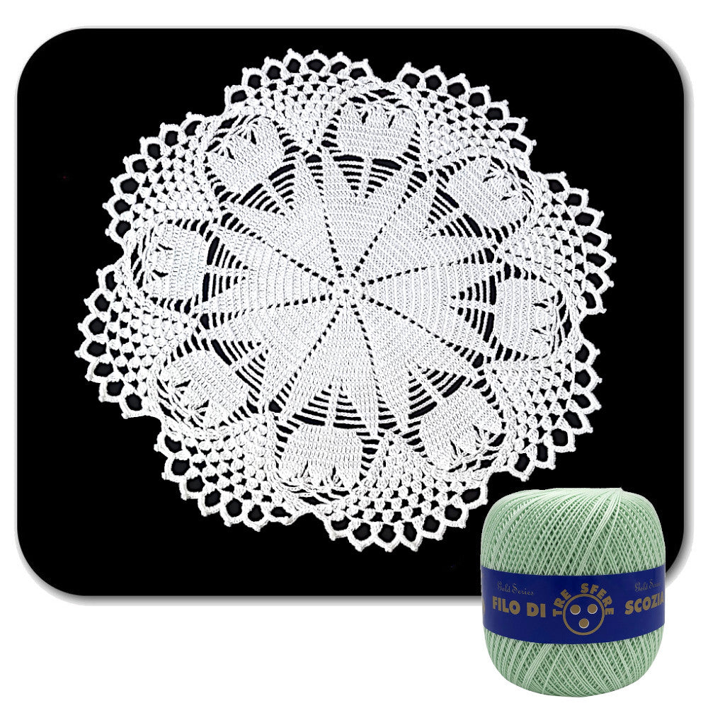 Centrino verde chiaro con tulipani ad uncinetto 40 cm