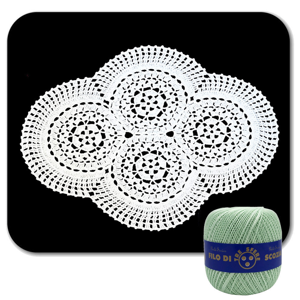 Centrino verde chiaro ovale ad uncinetto in cotone 48x37 cm